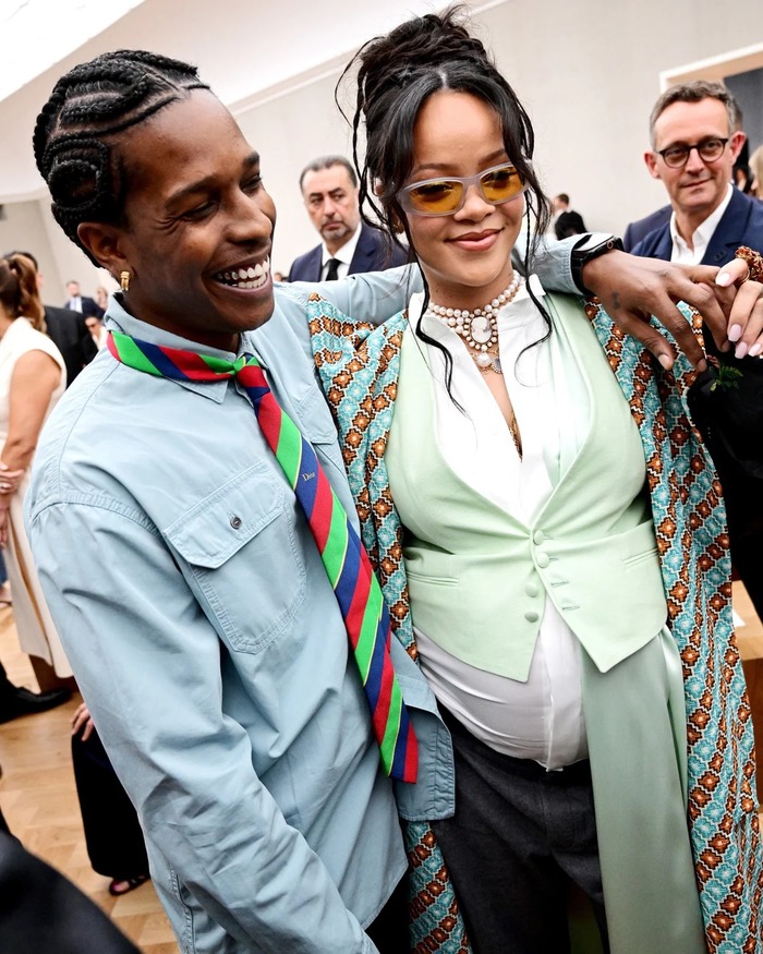 რიანა და A$AP Rocky Dior-ის შოუზე