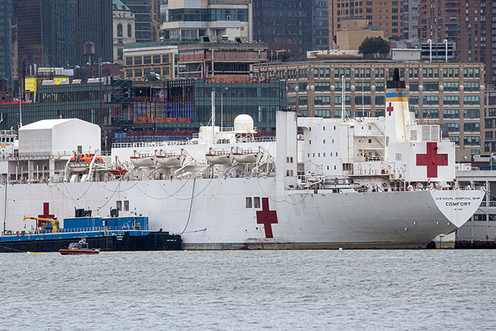 სამხედრო სამედიცინო გემი, რომელიც ნიუ-იორკში ინფიცირებულ პაციენტებს მიიღებს